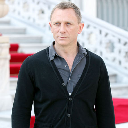 Daniel Craig suits simple style